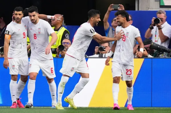 Iran cầm hòa New Zealand sau 2 lần bị dẫn trước - Ảnh 1.