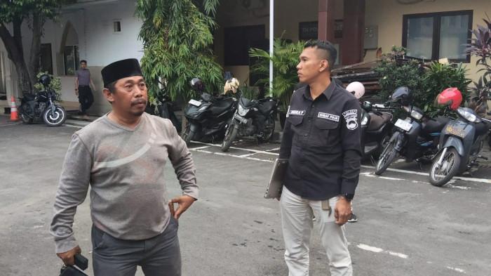 OLAH TKP: Polisi saat melakukan olah TKP kejadian percobaan perampokan di Jl Ahmad Yani Brebes. 