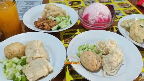 Pempek Paling Legendaris di Jakarta yang Enak Buat Teman Libur