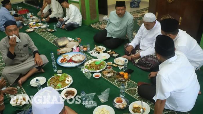 TABLIGH AKBAR -- Wali Kota Pangkalpinang, Saparudin, saat menghadiri Tabligh Akbar dalam rangka peringatan 1 Muharram 1448 Hijriah di Masjid Istiqrob, Kelurahan Jerambah Gantung, Pangkalpinang, Selasa (16/6/2026).