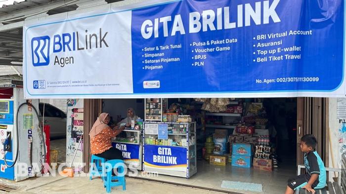 Gerai Agen BRILink milik Gita Aprilia di Desa Sarang Mandi, Kecamatan Sungai Selan, Kabupaten Bangka Tengah, menjadi pusat layanan transaksi keuangan warga, Selasa (16/6/2026).