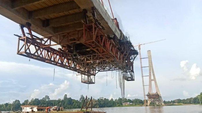 JEMBATAN DI KUBAR - Mega proyek pembangunan jembatan Aji Tulur Jejangkat (ATJ) yang terletak di Kecamatan Melak Ilir, Kutai Barat segera dilanjutkan kembali pembangunannya.
