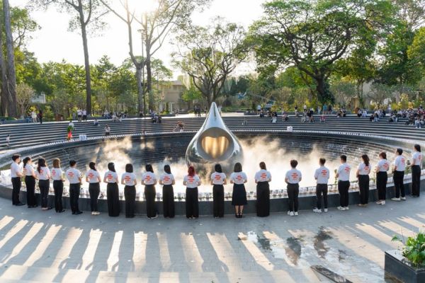 Nghệ sĩ, y bác sĩ và tình nguyện viên hội ngộ 5 năm sau đại dịch COVID-19 - Ảnh 6.