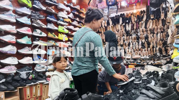 pasar raya padang seragam sekolah 16/6/2026