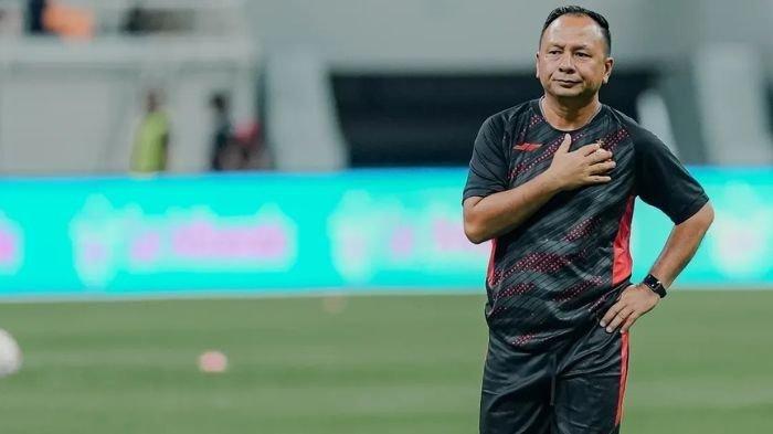 PELATIH CARETEKER- Manajemen Persija Jakarta menunjuk Ricky Nelson sebagai Pelatih Careteker menggantikan Pelatih Carlos Pena yang baru saja dipecat