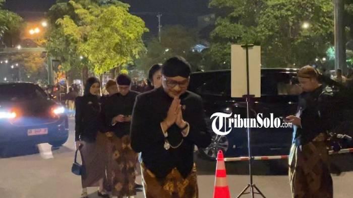 KIRAB. Sejumlah artis, politisi, hingga pejabat mulai berdatangan ke Puro Mangkunegaran Solo, Selasa (16/6/2026) malam.