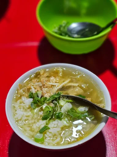 Soto Semarang Pak To berlokasi di Jalan  Prof. DR. Supomo No.6A, Timuran, Kec. Banjarsari, Kota Surakarta, Jawa Tengah 