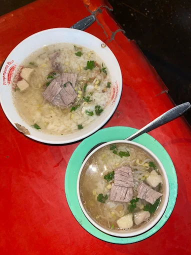 Soto Ronggeng berlokasi di Jl. Letjen S. Parman, Setabelan, Kec. Banjarsari, Kota Surakarta.