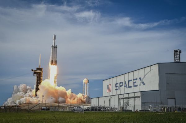 SpaceX IPO जगाला आग लावणार होते. त्याऐवजी ते कंटाळवाणे होते. - बॅरॉनचे