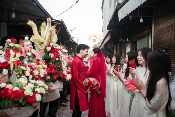 Fernando and Hong Diem at the engagement ceremony in March 2026 in Hung Yen. Photo: Provided by the character