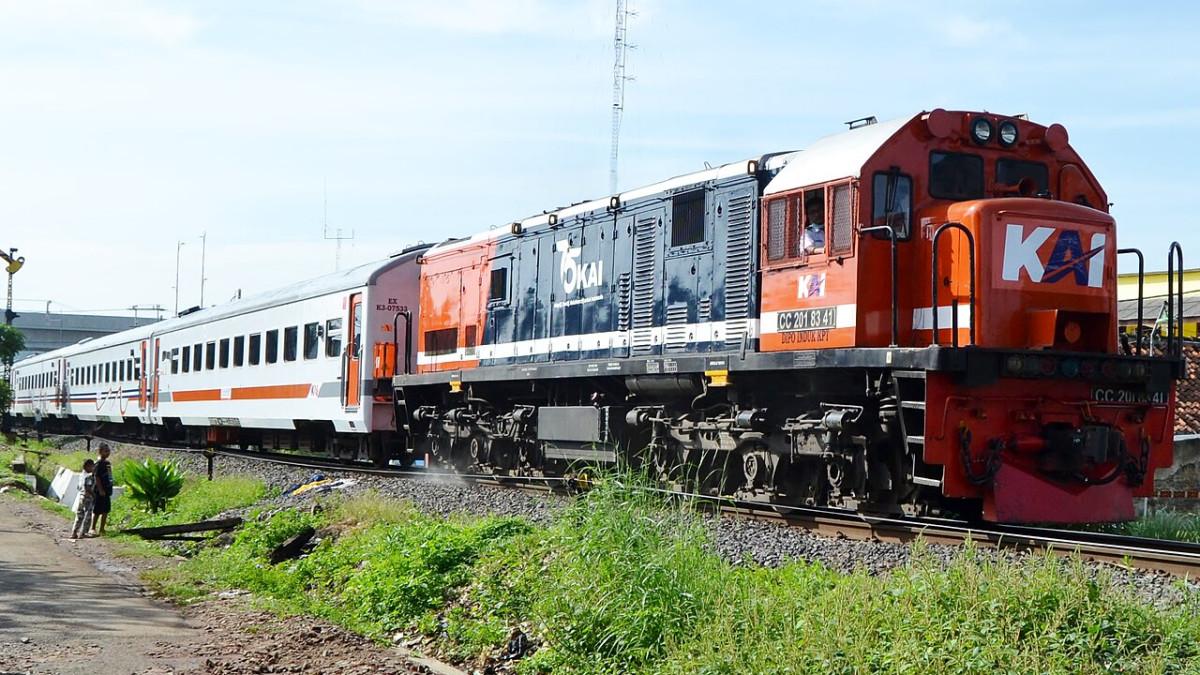 Jumlah penumpang KA Rajabasa terus meningkat, membuat KAI menghadirkan layanan kereta premium untuk perjalanan yang lebih nyaman.