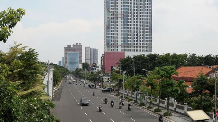 CUACA CERAH BERAWAN - Foto Jalan Ahmad Yani, Surabaya untuk ilustrasi Prakiraan cuaca Surabaya hari ini Kamis 28 Mei 2026 menurut BMKG Juanda, didominasi cerah berawan dengan suhu maksimum mencapai 32°C.