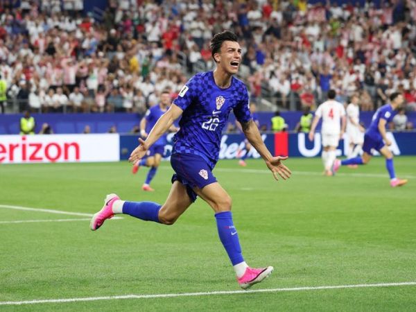 Petar Musa merayakan gol untuk Timnas Kroasia saat menghadapi Inggris pada duel fase grup Piala Dunia 2026 di Arlington, Texas (17/6/2026).