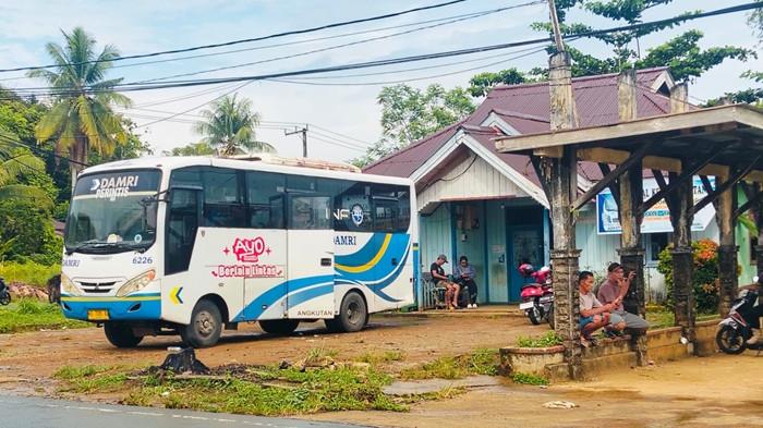 JADWAL DAMRI - Tampak Bus Damri rute KTT-Tanjung Selor yang akan berangkat melalui terminal di Jalan Perintis, Tideng Pale, Kecamatan Sesayap, KTT, Kaltara, pada Kamis (18/6/2026). Catat Jadwal Damri disertai tarif dari Tana Tidung ke Tanjung Selor hari ini.  (TribunKaltara.com / Rismayanti)