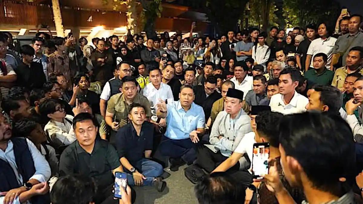 DISKUSI RICUH - Diskusi yang digelar di Joglo Gelanggang Inovasi dan Kreativitas (GIK) UGM pada Senin (15/6/2026) malam berujung ricuh.