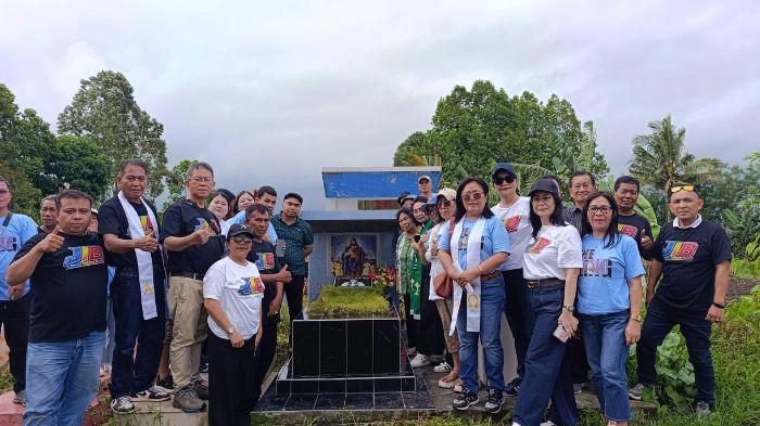 ZIARAH - Memaknai HUT ke-98, GMIM Imanuel Bahu Manado melakukan ziarah rohani ke makam para mantan ketua jemaat, Selasa 16 Juni 2026.