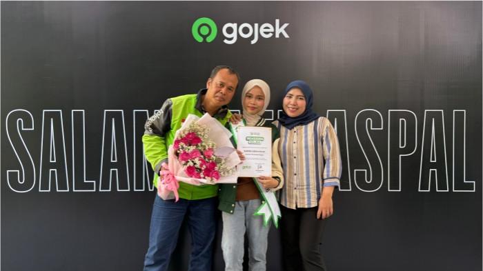 3PenerimabeasiswaGojekdanKeluarga