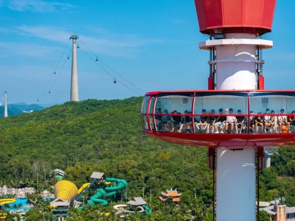 Visitors enjoying experiences on Hon Thom Island, Phu Quoc. Photo courtesty of Sun Group