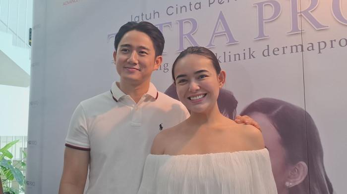 QUALITY TIME - Amanda Manopo dan Kenny Austin lakukan jalani perawatan wajah tetra pro sebagai quality time pasca menikah. Amanda Manopo dan Kenny Austin ditemui di klinik DermaPro SF, Tanjung Duren Jakarta Barat, Minggu (9/11/2025).