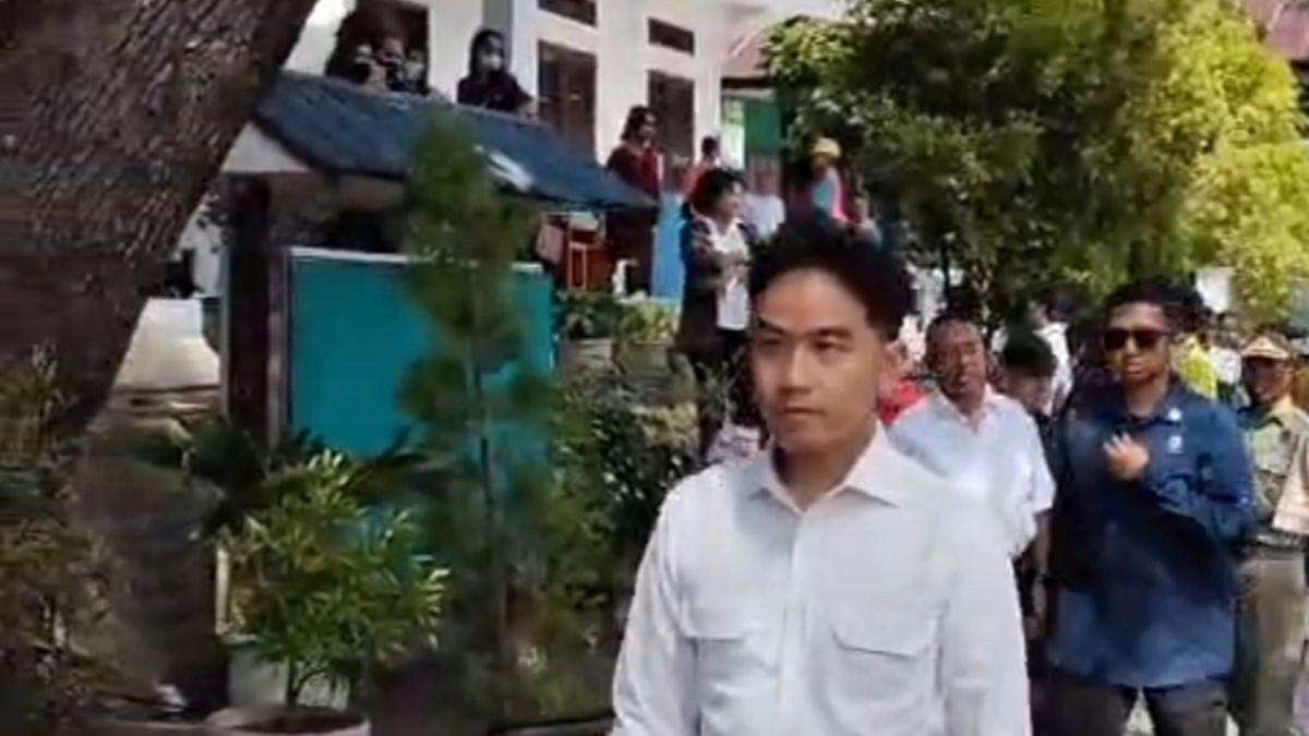 KRITIK PROGRAM MBG - Wakil Presiden Gibran Rakabuming Raka melakukan kunjungan ke SMP Negeri Ndona, Kabupaten Ende, Nusa Tenggara Timur (NTT), Kamis (18/6/2026).
