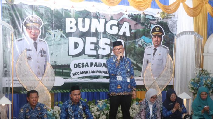 BUPATI Tabalong HM Noor Rifani berikan sambutan di acara Bunga Desa