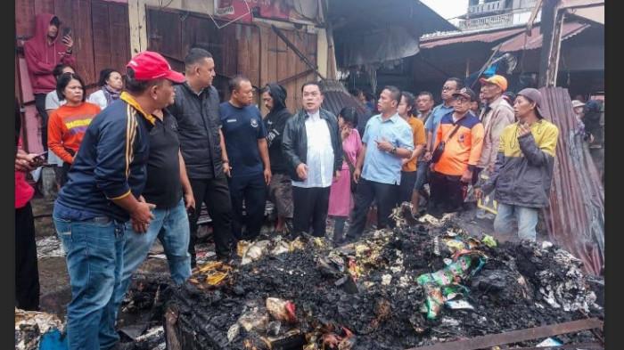 Wali Kota Wesly Silalahi tinjau kondisi kebakaran di Pasar Dwikora Parluasan pada Kamis (18/6/2026) pagi
