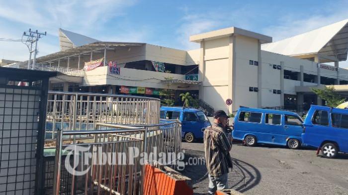 REVITALISASI PASAR RAYA - Suasana kawasan Pasar Raya Padang yang akan direvitalisasi Pemerintah Kota Padang, Kamis (11/6/2026). Revitalisasi Pasar Raya Padang akan dimulai pada 22 Juni 2026.