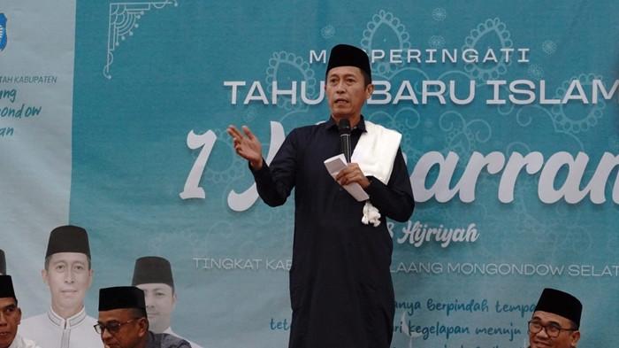 TAHUN BARU ISLAM - Bupati Bolsel Iskandar Kamaru saat momen Tahun Baru Islam 1 Muharam 1448 Hijriah yang dirangkaikan dengan program PISB di Kabupaten Bolsel yang digelar di Masjid Islamic Center, Kamis, 18 Juni 2026.