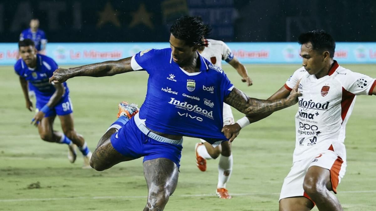 Striker Persib Bandung, Ramon Tanque dalam pertandingan melawan Bali United di Stadion Gelora Bandung Lautan Api (GBLA), Bandung, Minggu (12/4/2026).