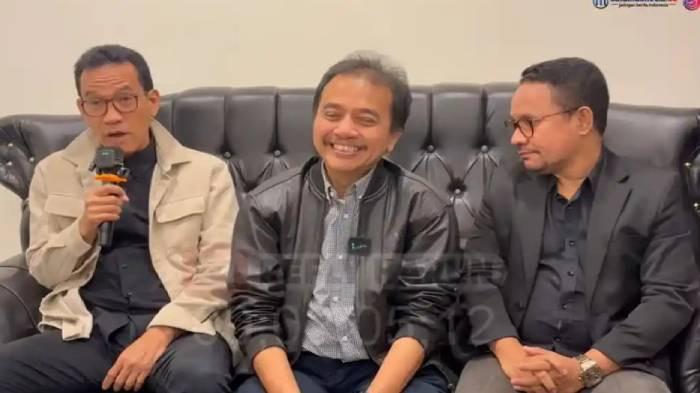 BABAK BARU - Pakar telematika Roy Suryo (tengah) saat hadir dalam podcast Refly Harun. Kubu Jokowi yakin Roy Suryo segera ditahan karena berkas kasus ijazah plasu sudah P21.