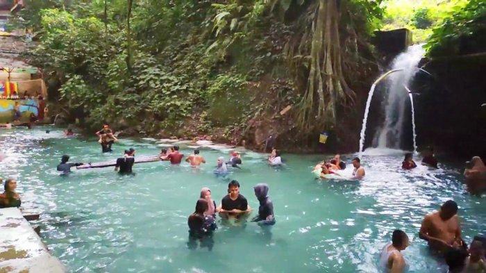 MENYEGARKAN- Pemandian Bah Damanik di Kabupaten Simalungun yang airnya terasa begitu menyegarkan.