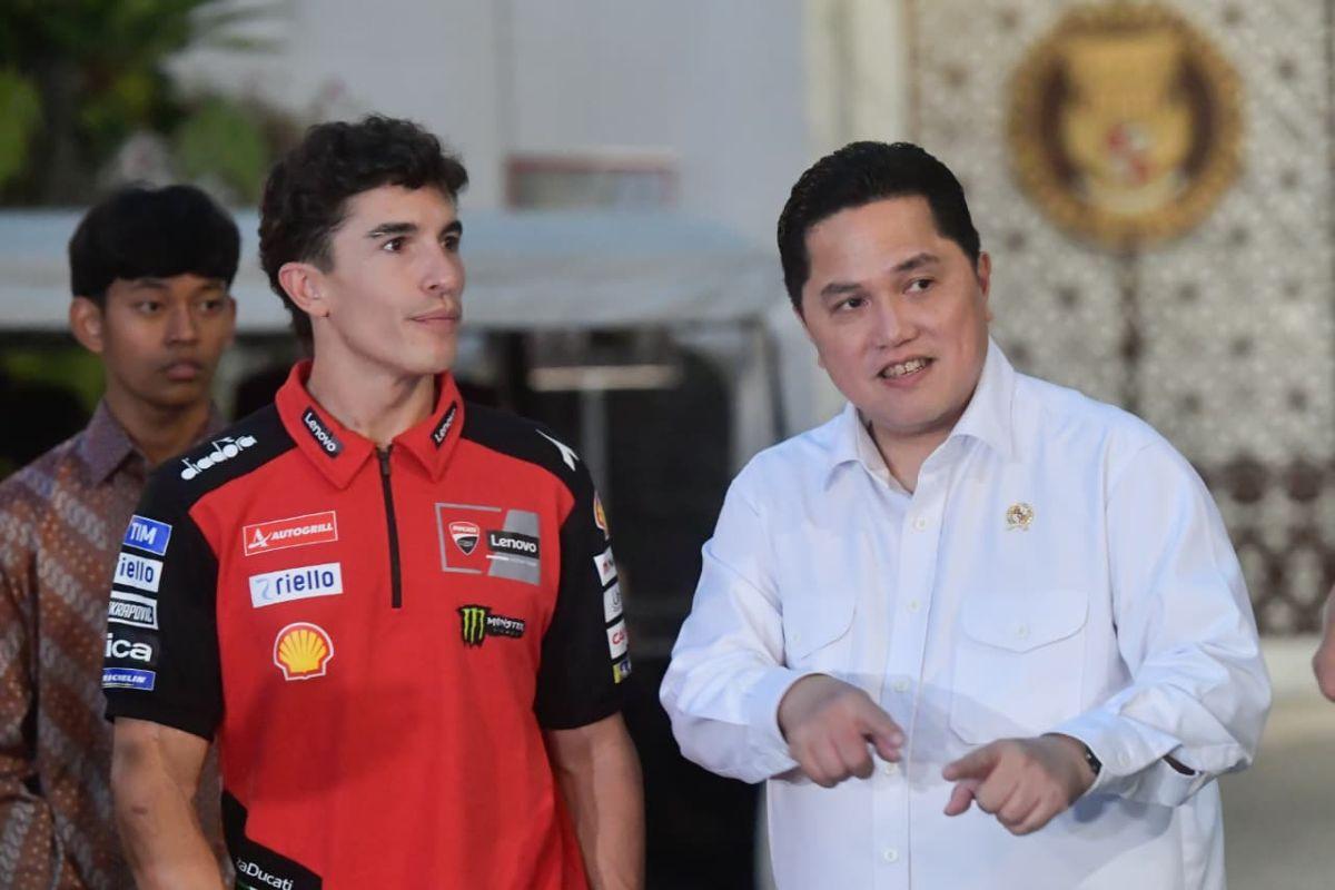SAMBUT MARQUEZ - Menteri Pemuda dan Olahraga (Menpora), Erick Thohir saat menerima Marc Marquez di Istana Negara, Jakarta, Selasa (30/9/2025).