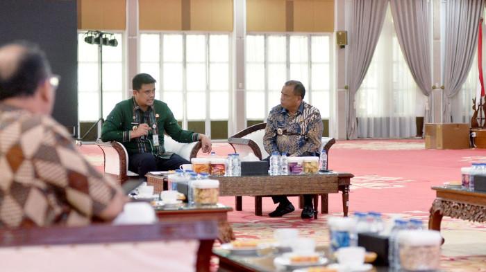 Bupati karo dan gubernur bobby