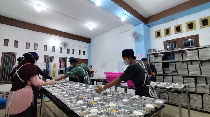 SPPG - Foto SPPG. Presiden Prabowo Subianto dengan tegas menginstruksikan penutupan sementara Satuan Pelayanan Pemenuhan Gizi (SPPG) yang dinilai bermasalah. 
