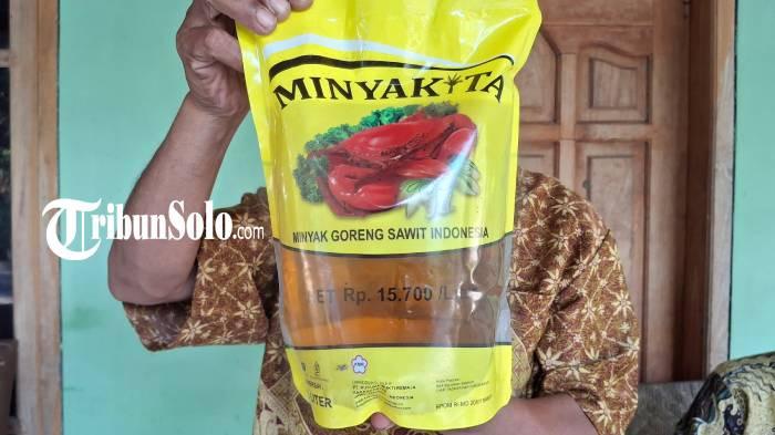 LEBIH PEKAT. Minyakita bantuan Cadangan Pangan Pemerintah (CPP) yang diterima warga Kecamatan Kismantoro, Kamis (18/6/2026). Kondisi minyak tersebut terlihat lebih pekat.