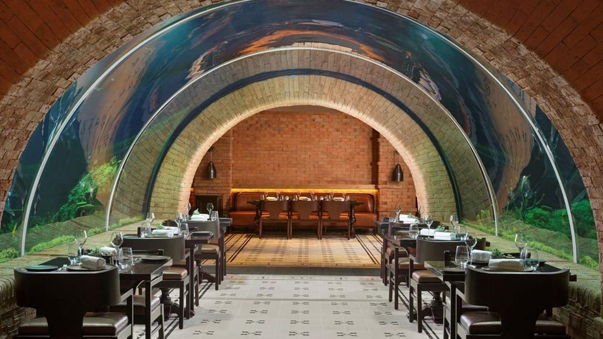 FINE DINING BALI - Salah satu sudut Koral Restaurant di Nusa Dua, Bali