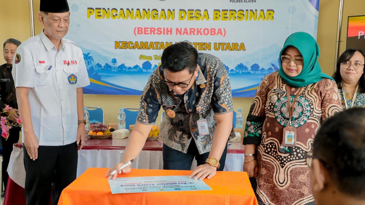 DESA BERSIH NARKOBA - Bupati Klaten Hamenang Wajar Ismoyo saat pencanangan Desa Bersih Narkoba (Bersinar) se-Kecamatan Klaten Utara di Aula Kantor Kecamatan Klaten Utara, Jumat (19/6/2026). 
