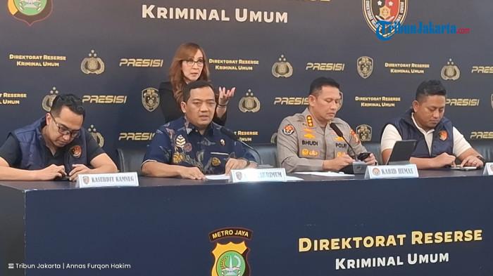 Direktur Reserse Kriminal Umum Polda Metro Jaya Metro Jaya Kombes Iman Imanuddin saat konferensi pers terkait penangkapan Roy Suryo dan dokter Tifa, Jumat (19/6/2026).