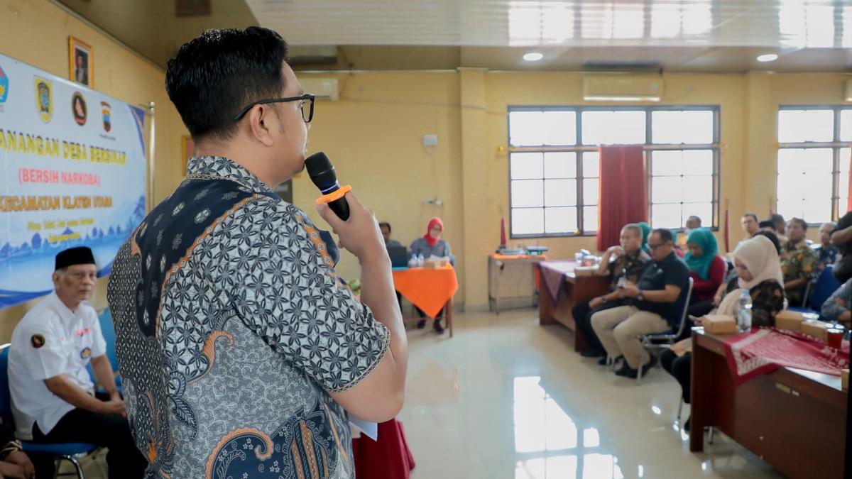 DESA BERSIH NARKOBA - Bupati Klaten Hamenang Wajar Ismoyo memberikan arahan saat pencanangan Desa Bersih Narkoba (Bersinar) se-Kecamatan Klaten Utara di Aula Kantor Kecamatan Klaten Utara, Jumat (19/6/2026). 