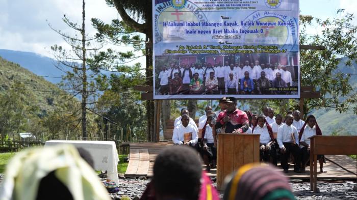 PENDIDIKAN PAPUA - Sekolah Alkitab Mulia (SAM) yang terletak di Kota Mulia, Kabupaten Puncak Jaya, Papua Tengah, menggelar acara penamatan bagi siswa-siswi Angkatan ke-56 Tahun 2026, Selasa (16/6/2026).