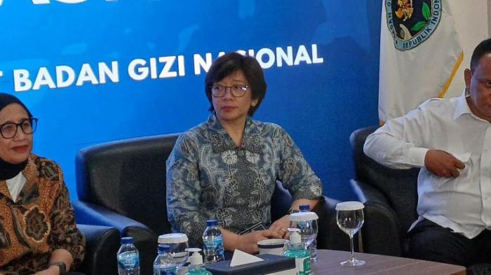 PIMPINAN BGN - Kepala BGN Nanik S Deyang (kiri), Wikil Kepala BGN Agustina Arumsari (tengah) dan Mayjen Eddy Trenggono (kanan) usai jajaran pimpinan baru BGN menyelesaikan rapat koordinasi internal di Kantor BGN, Jakarta Pusat, pada Kamis (4/6/2026).