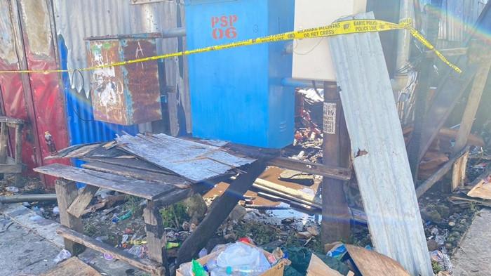 KONDISI PASCA KEBAKARAN - Kondisi toko sembako milik Ian di Jalan RA Kartini RT 07, Nunukan Tengah, usai dilalap si jago merah, Jumat (19/6/2026) malam. Api yang diduga muncul dari bagian belakang bangunan menghanguskan toko beserta isinya. (TribunKaltara.com/Fatimah Majid)
