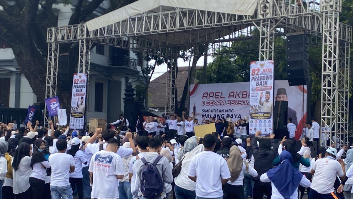 simpatisan MBG turun ke jalan apel akbar dan senam bersama di Balai Kota Malang pada Sabtu (20/6/2026). (KOMPAS.com/ PUTU AYU PRATAMA SUGIYO)