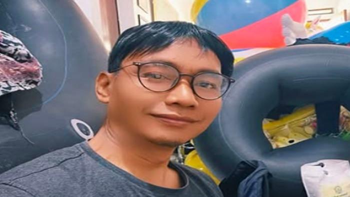 KABAR DUKA -- Kabar duka kembali menyelimuti dunia hiburan tanah air.  Icuk Nugroho atau yang dikenal dengan panggilan Kang Saep dalam Sinetron Preman Pensiun, meninggal dunia hari ini Sabtu (20/6/2026) pagi, di usianya yang ke 50 tahun.