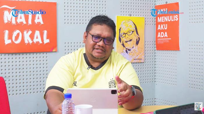 PELATIH - Antonius Lao, coach Bali United Academy Mataram saat berbicara dalam podcast Jemput Bola Tribun Lombok.