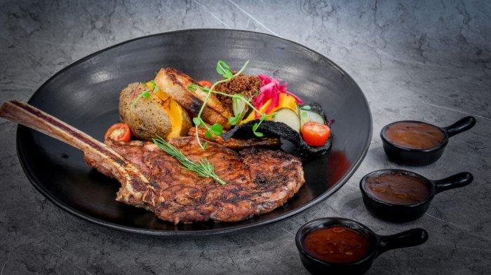 MENU ANDALAN. Fire Grilled Smoked Local Tomahawk masih menjadi menu andalan di Cinnamon Restorant The Alana Hotel & Convention Center Solo.