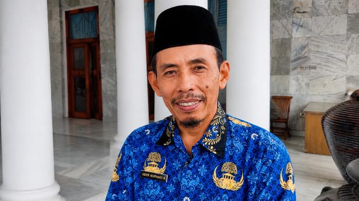 LIBUR SEKOLAH - Kepala Disporapar Kabupaten Serang, Anas Dwi Satya Prasadya memaparkan destinasi wisata di Kabupaten Serang yang paling ramai dikunjungi. (TribunBanten.com/Muhammad Uqel)