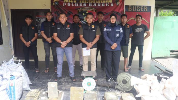 TIMAH ILEGAL -- Sejumlah barang bukti saat diamankan di Mapolres Bangka, Sabtu (20/6/2026)