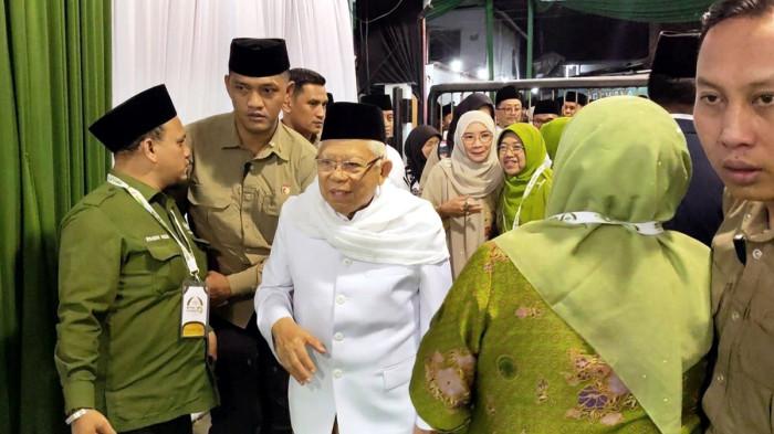 MUNAS KONBES NU - Mantan Wakil Presiden RI KH Ma'ruf Amin saat tiba di lokasi Munas-Konbes NU di Pondok Pesantren Al Falah Ploso, Kecamatan Mojo, Kabupaten Kediri, Jawa Timur, Sabtu (20/6/2026) malam. Musyawarah Nasional (Munas) Alim Ulama dan Konferensi Besar (Konbes) Nahdlatul Ulama (NU) 2026 resmi dibuka.