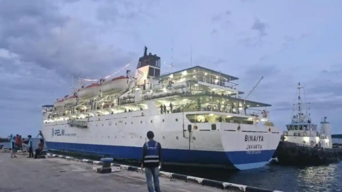 PT Pelayaran Nasional Indonesia (PELNI) mengoperasikan KM Binaiya ke berbagai rute tujuan.